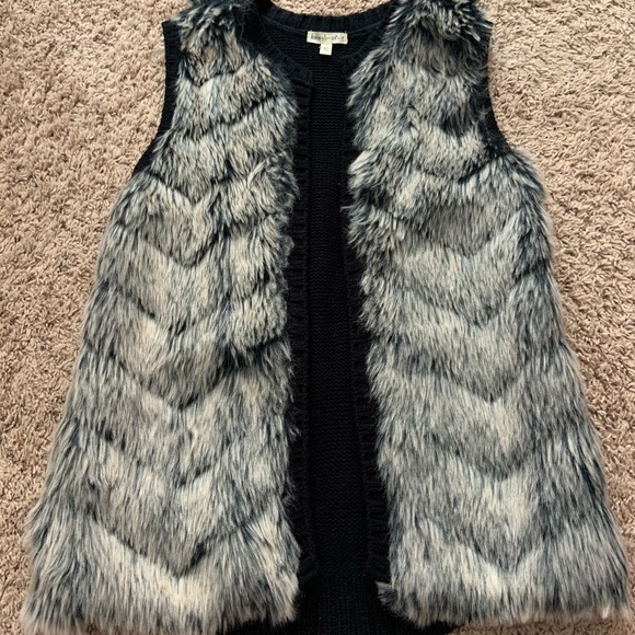 Other - CUTE FOR FALL🍂🍃Faux Fur Vest